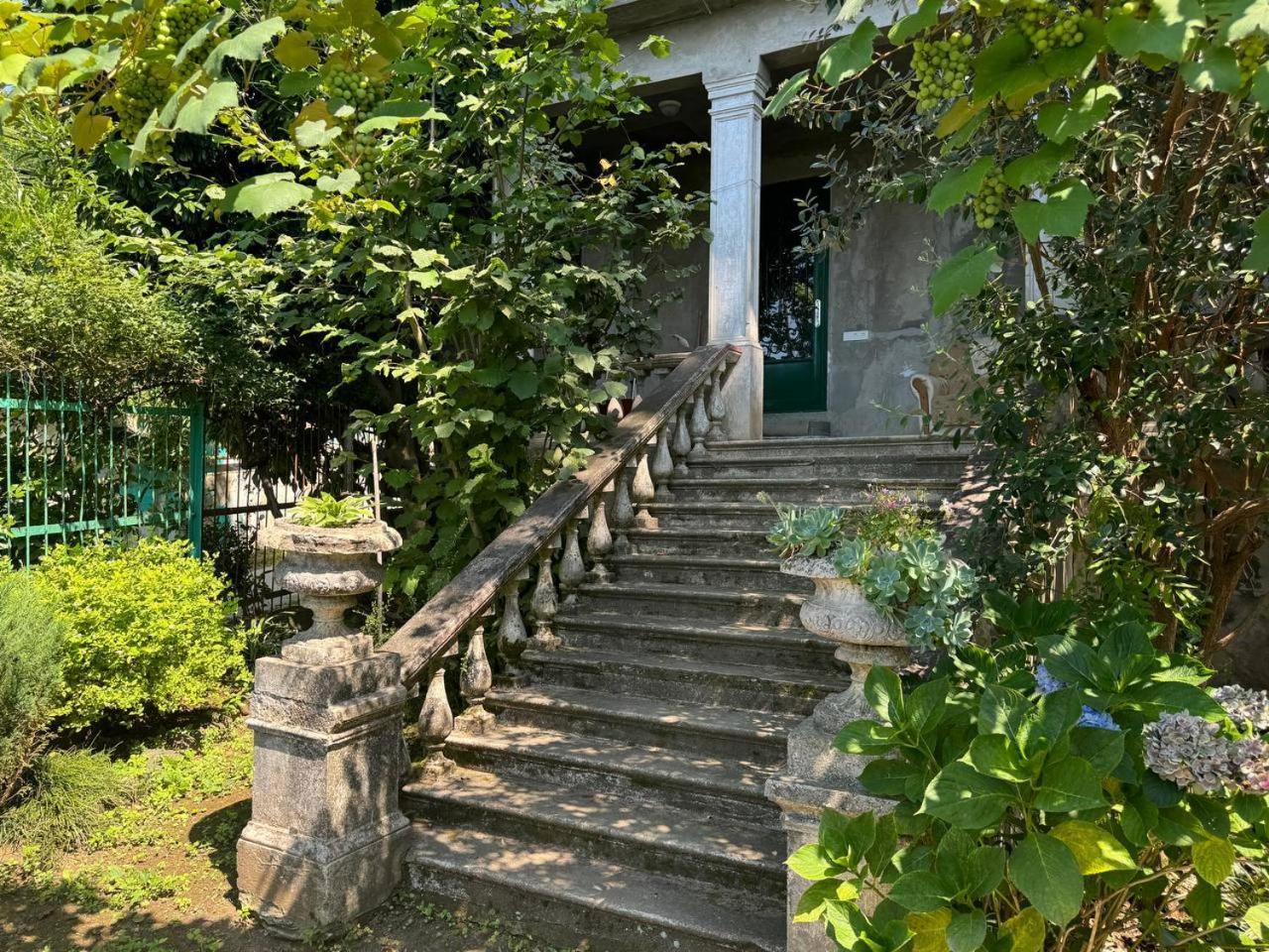 House On Magnolii 1 Batumi Quarto foto